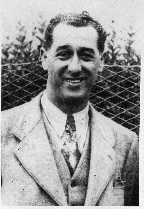 Ritratto ufficiale di Géza Kertész sulla panchina del Catania — Licenza: Pubblico Dominio (Scadenza termini d'autore) — Crediti: Wikimedia Commons Contributors