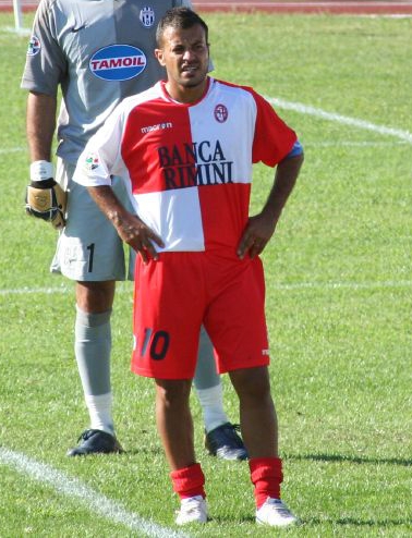 Ritratto del calciatore Adrián Ricchiuti in maglia rossazzurra del Calcio Catania — Licenza: Pubblico Dominio (Scadenza termini d'autore) — Crediti: Wikimedia Commons Contributors