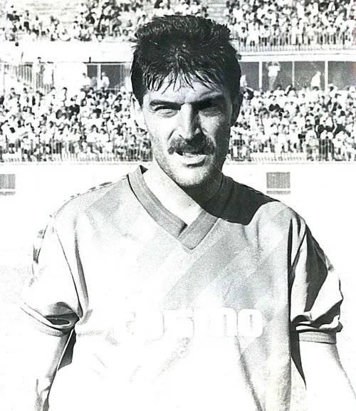 Ritratto del calciatore Nicola D'Ottavio in maglia rossazzurra del Calcio Catania — Licenza: Pubblico Dominio (Scadenza termini d'autore) — Crediti: Wikimedia Commons Contributors