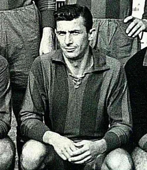 Ritratto del calciatore Pietro Podestà in maglia rossazzurra del Calcio Catania — Licenza: Pubblico Dominio (Scadenza termini d'autore) — Crediti: Wikimedia Commons Contributors