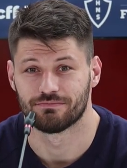 Ritratto del calciatore Bruno Petković in maglia rossazzurra del Calcio Catania — Licenza: Pubblico Dominio (Scadenza termini d'autore) — Crediti: Wikimedia Commons Contributors