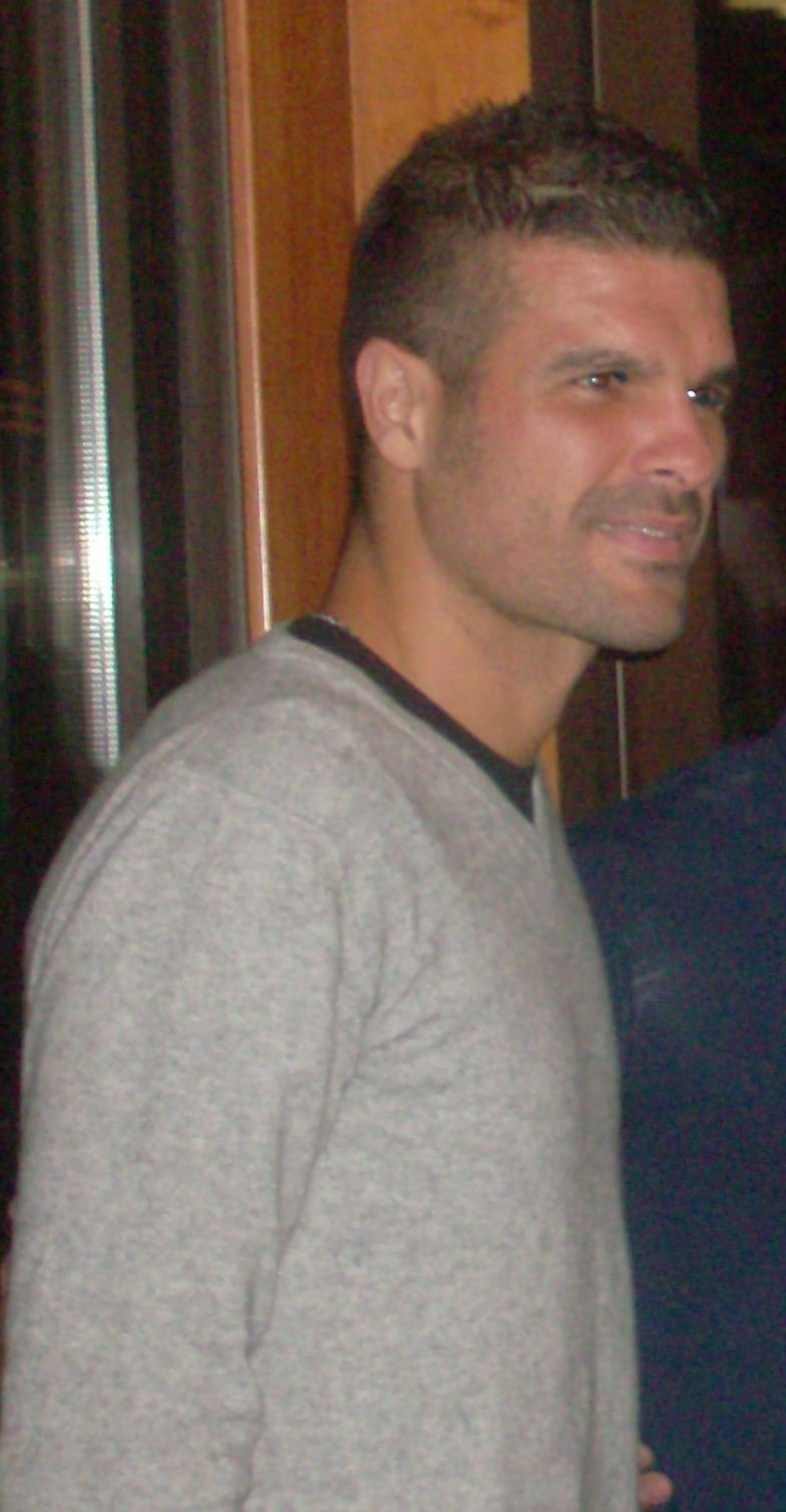 Ritratto del calciatore César Vinício Cervo de Luca in maglia rossazzurra del Calcio Catania — Licenza: Pubblico Dominio (Scadenza termini d'autore) — Crediti: Wikimedia Commons Contributors