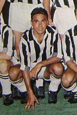 Ritratto del calciatore Chinesinho in maglia rossazzurra del Calcio Catania — Licenza: Pubblico Dominio (Scadenza termini d'autore) — Crediti: Wikimedia Commons Contributors