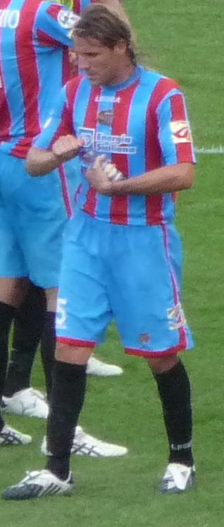 Ritratto del calciatore Ezequiel Carboni in maglia rossazzurra del Calcio Catania — Licenza: Pubblico Dominio (Scadenza termini d'autore) — Crediti: Wikimedia Commons Contributors