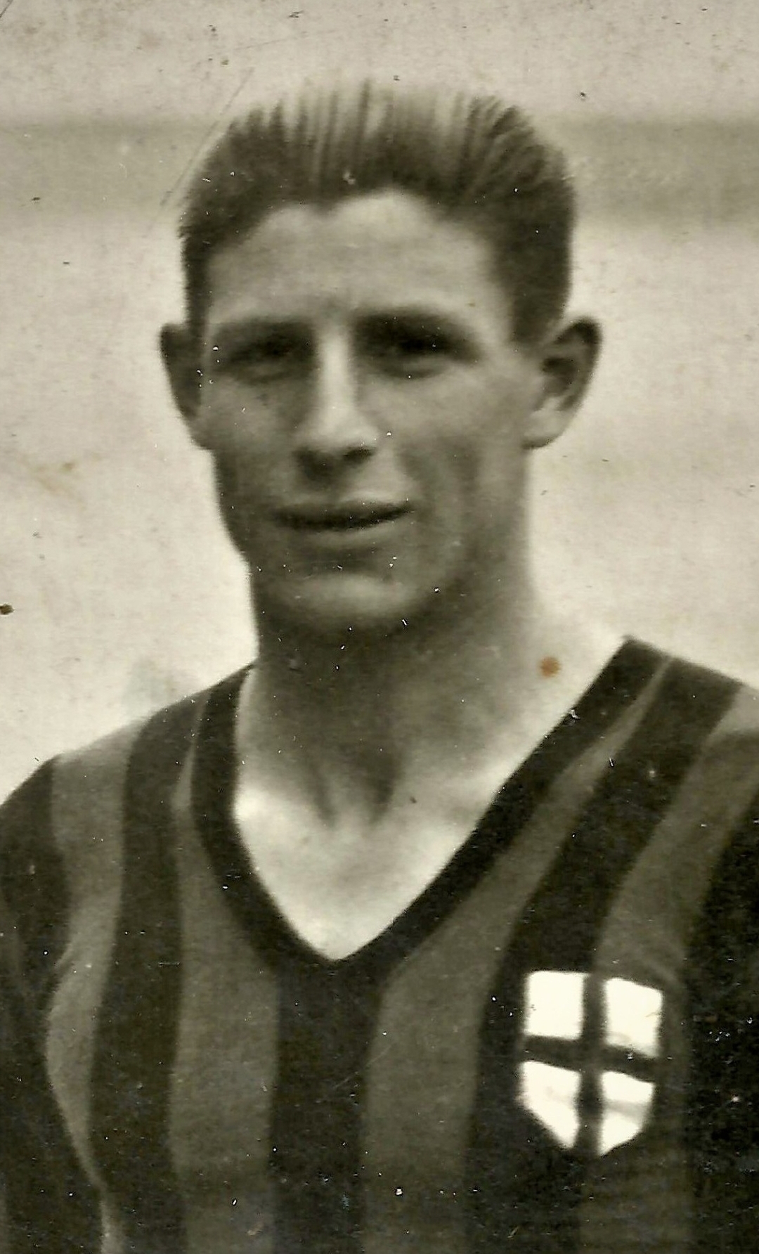 Ritratto del calciatore Francesco Pomi in maglia rossazzurra del Calcio Catania — Licenza: Pubblico Dominio (Scadenza termini d'autore) — Crediti: Wikimedia Commons Contributors