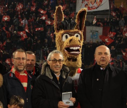 Ritratto del calciatore Franco De Falco in maglia rossazzurra del Calcio Catania — Licenza: Pubblico Dominio (Scadenza termini d'autore) — Crediti: Wikimedia Commons Contributors