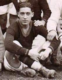 Ritratto del calciatore Giovanni Corbjons in maglia rossazzurra del Calcio Catania — Licenza: Pubblico Dominio (Scadenza termini d'autore) — Crediti: Wikimedia Commons Contributors