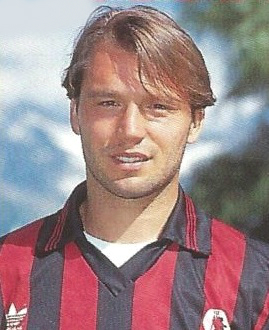 Ritratto del calciatore Pier Luigi Nicoli in maglia rossazzurra del Calcio Catania — Licenza: Pubblico Dominio (Scadenza termini d'autore) — Crediti: Wikimedia Commons Contributors