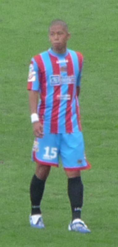 Ritratto del calciatore Takayuki Morimoto in maglia rossazzurra del Calcio Catania — Licenza: Pubblico Dominio (Scadenza termini d'autore) — Crediti: Wikimedia Commons Contributors
