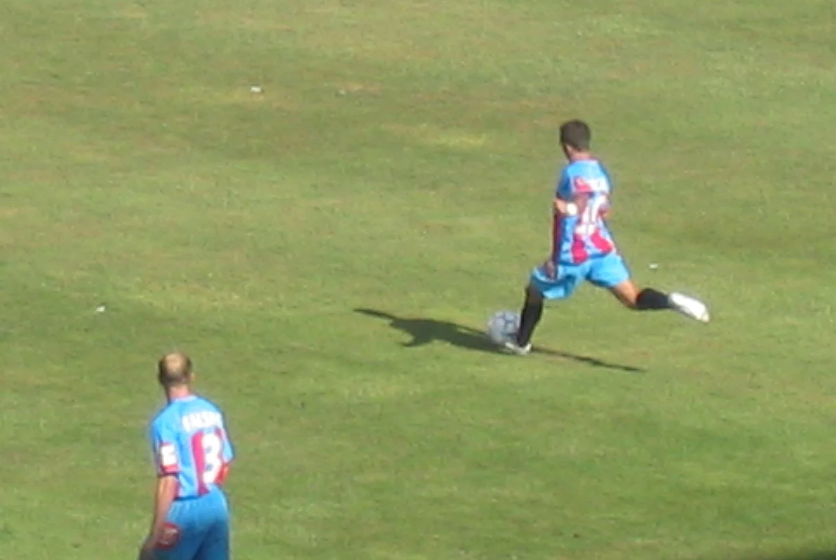 Prima pagina del quotidiano La Sicilia per la storica promozione del Catania in Serie A nel maggio 2006 — Licenza: Creative Commons CC BY-SA 4.0 — Crediti: Archivio Storico Calcio Catania