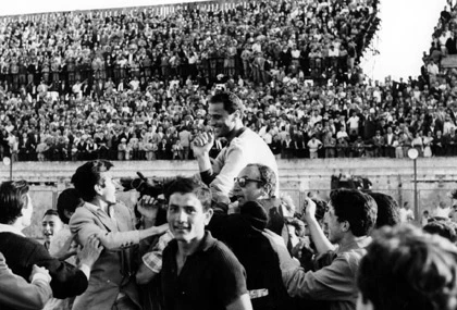 Prima pagina storica de La Sicilia sul memorabile Catania-Inter 2-0 del 1961 — Licenza: Pubblico Dominio Italia (Art. 92 L. 633/1941 - >20 anni) — Crediti: Archivio Storico Calcio Catania