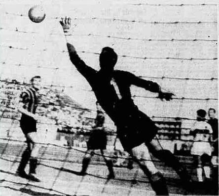 Fase di gioco della storica vittoria per 2-0 contro l'Inter di Helenio Herrera (Clamoroso al Cibali!)