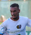 Ritratto del calciatore Davide Di Molfetta in maglia rossazzurra del Calcio Catania — Licenza: Creative Commons CC BY-SA 4.0 — Crediti: Archivio Storico Calcio Catania