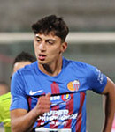Ritratto del calciatore Flavio Russo in maglia rossazzurra del Calcio Catania — Licenza: Creative Commons CC BY-SA 4.0 — Crediti: Archivio Storico Calcio Catania