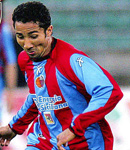 Ritratto del calciatore Jedaias Capucho Neves Jeda in maglia rossazzurra del Calcio Catania — Licenza: Creative Commons CC BY-SA 4.0 — Crediti: Archivio Storico Calcio Catania