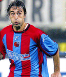 Ritratto del calciatore Massimo Lo Monaco in maglia rossazzurra del Calcio Catania — Licenza: Creative Commons CC BY-SA 4.0 — Crediti: Archivio Storico Calcio Catania