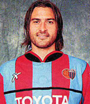 Ritratto del calciatore Ernesto Terra in maglia rossazzurra del Calcio Catania — Licenza: Creative Commons CC BY-SA 4.0 — Crediti: Archivio Storico Calcio Catania