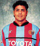 Ritratto del calciatore Alessandro Sturba in maglia rossazzurra del Calcio Catania — Licenza: Creative Commons CC BY-SA 4.0 — Crediti: Archivio Storico Calcio Catania