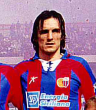 Ritratto del calciatore Michele Zeoli in maglia rossazzurra del Calcio Catania — Licenza: Creative Commons CC BY-SA 4.0 — Crediti: Archivio Storico Calcio Catania