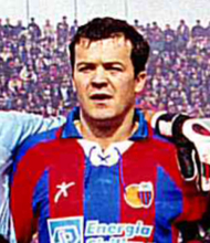 Ritratto del calciatore Giuseppe Baronchelli in maglia rossazzurra del Calcio Catania — Licenza: Creative Commons CC BY-SA 4.0 — Crediti: Archivio Storico Calcio Catania