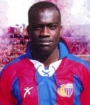 Ritratto del calciatore Gnagne Luc Edouard Lasme in maglia rossazzurra del Calcio Catania — Licenza: Creative Commons CC BY-SA 4.0 — Crediti: Archivio Storico Calcio Catania