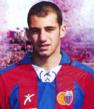 Ritratto del calciatore Ignazio Panatteri in maglia rossazzurra del Calcio Catania — Licenza: Pubblico Dominio Italia (Art. 92 L. 633/1941 - >20 anni) — Crediti: Archivio Storico Calcio Catania