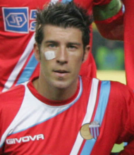 Ritratto del calciatore Mariano Julio  Izco in maglia rossazzurra del Calcio Catania — Licenza: Creative Commons CC BY-SA 4.0 — Crediti: Archivio Storico Calcio Catania
