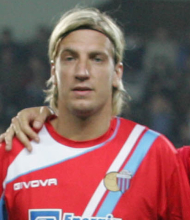 Ritratto del calciatore Maximiliano Gastòn  Lopez in maglia rossazzurra del Calcio Catania — Licenza: Creative Commons CC BY-SA 4.0 — Crediti: Archivio Storico Calcio Catania