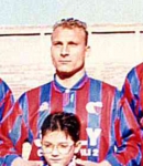 Ritratto del calciatore Domenico Crisafulli in maglia rossazzurra del Calcio Catania — Licenza: Creative Commons CC BY-SA 4.0 — Crediti: Archivio Storico Calcio Catania