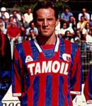 Ritratto del calciatore Tommaso De Carolis in maglia rossazzurra del Calcio Catania — Licenza: Creative Commons CC BY-SA 4.0 — Crediti: Archivio Storico Calcio Catania