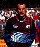 Ritratto del calciatore Vincenzo Di Muro in maglia rossazzurra del Calcio Catania — Licenza: Creative Commons CC BY-SA 4.0 — Crediti: Archivio Storico Calcio Catania