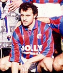 Ritratto del calciatore Gerardo De Rosa in maglia rossazzurra del Calcio Catania — Licenza: Creative Commons CC BY-SA 4.0 — Crediti: Archivio Storico Calcio Catania