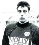 Ritratto del calciatore Mario Noto in maglia rossazzurra del Calcio Catania — Licenza: Creative Commons CC BY-SA 4.0 — Crediti: Archivio Storico Calcio Catania