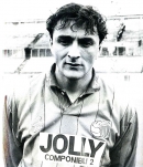 Ritratto del calciatore Claudio Pelosi in maglia rossazzurra del Calcio Catania — Licenza: Creative Commons CC BY-SA 4.0 — Crediti: Archivio Storico Calcio Catania