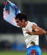 Ritratto del calciatore Fabio Caserta in maglia rossazzurra del Calcio Catania — Licenza: Creative Commons CC BY-SA 4.0 — Crediti: Archivio Storico Calcio Catania
