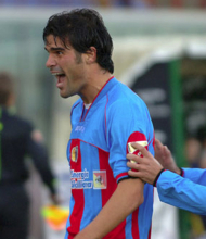 Ritratto del calciatore Vinicio Cervo de Luca Cesar in maglia rossazzurra del Calcio Catania — Licenza: Creative Commons CC BY-SA 4.0 — Crediti: Archivio Storico Calcio Catania