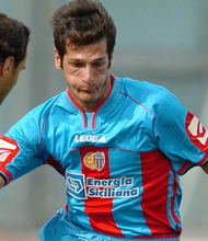 Ritratto del calciatore Mauro Minelli in maglia rossazzurra del Calcio Catania — Licenza: Creative Commons CC BY-SA 4.0 — Crediti: Archivio Storico Calcio Catania