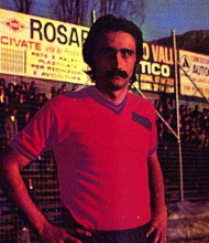 Ritratto del calciatore Dante Lodrini in maglia rossazzurra del Calcio Catania — Licenza: Creative Commons CC BY-SA 4.0 — Crediti: Archivio Storico Calcio Catania
