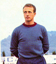Ritratto del calciatore Rino Rado in maglia rossazzurra del Calcio Catania — Licenza: Creative Commons CC BY-SA 4.0 — Crediti: Archivio Storico Calcio Catania