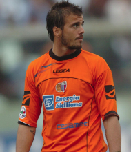 Ritratto del calciatore Ciro Polito in maglia rossazzurra del Calcio Catania — Licenza: Creative Commons CC BY-SA 4.0 — Crediti: Archivio Storico Calcio Catania