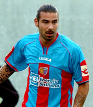 Ritratto del calciatore Fausto Rossini in maglia rossazzurra del Calcio Catania — Licenza: Creative Commons CC BY-SA 4.0 — Crediti: Archivio Storico Calcio Catania