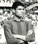 Ritratto del calciatore Giorgio Michelotti in maglia rossazzurra del Calcio Catania — Licenza: Creative Commons CC BY-SA 4.0 — Crediti: Archivio Storico Calcio Catania