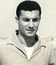 Ritratto del calciatore Remo Morelli in maglia rossazzurra del Calcio Catania — Licenza: Creative Commons CC BY-SA 4.0 — Crediti: Archivio Storico Calcio Catania