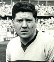 Ritratto del calciatore Horst Szymaniak in maglia rossazzurra del Calcio Catania — Licenza: Creative Commons CC BY-SA 4.0 — Crediti: Archivio Storico Calcio Catania