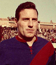 Ritratto del calciatore Amilcare Ferretti in maglia rossazzurra del Calcio Catania — Licenza: Creative Commons CC BY-SA 4.0 — Crediti: Archivio Storico Calcio Catania