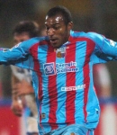 Ritratto del calciatore Anderson de Oliveira Rodney Babù in maglia rossazzurra del Calcio Catania — Licenza: Creative Commons CC BY-SA 4.0 — Crediti: Archivio Storico Calcio Catania