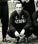Ritratto del calciatore Francesco Bassetti in maglia rossazzurra del Calcio Catania — Licenza: Creative Commons CC BY-SA 4.0 — Crediti: Archivio Storico Calcio Catania