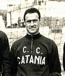 Ritratto del calciatore Carlo Baccarini in maglia rossazzurra del Calcio Catania — Licenza: Creative Commons CC BY-SA 4.0 — Crediti: Archivio Storico Calcio Catania
