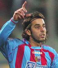 Ritratto del calciatore Jorge Andres Barrios Martinez in maglia rossazzurra del Calcio Catania — Licenza: Creative Commons CC BY-SA 4.0 — Crediti: Archivio Storico Calcio Catania