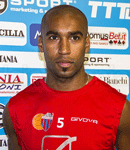 Ritratto del calciatore German Alexis Rolin Fernandez in maglia rossazzurra del Calcio Catania — Licenza: Creative Commons CC BY-SA 4.0 — Crediti: Archivio Storico Calcio Catania